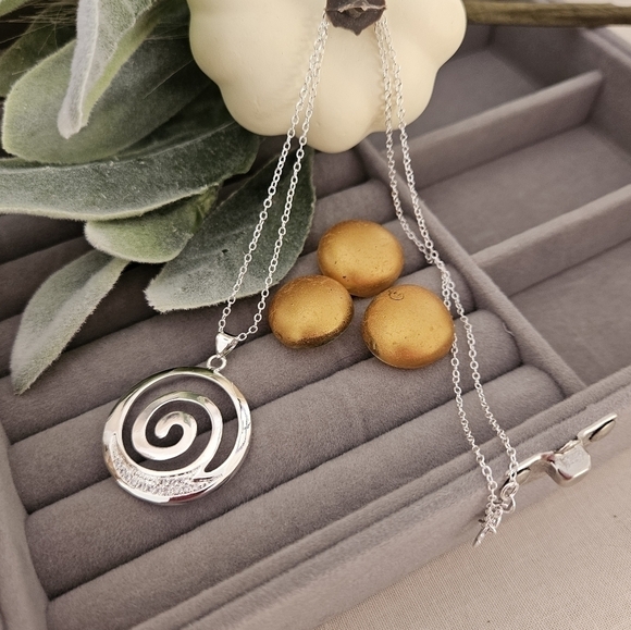 925 sterling silver, 20-inch snake chain. Circle pendent. - Picture 1 of 4